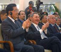 Presidentes de Cuba y China recorren instalaciones estudiantiles